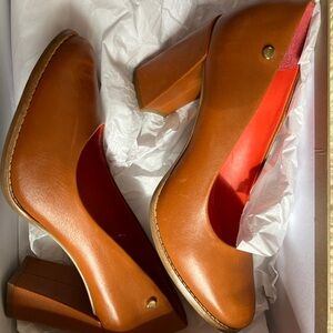 Vilez Classic Brown Leather Block Heel Pumps